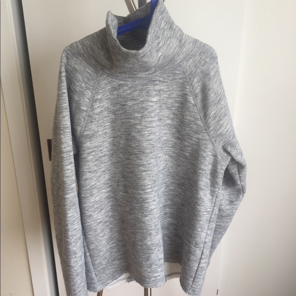 Abercrombie & Fitch sweater
